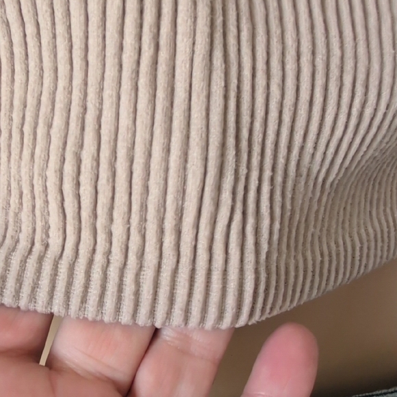 Tan Ribbed V-Neck Stretchy Crop Top SZ XS/S - Picture 6 of 10